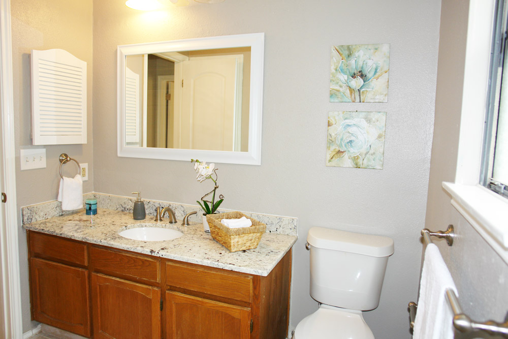 Home Staging Helotes Tx Bath Room